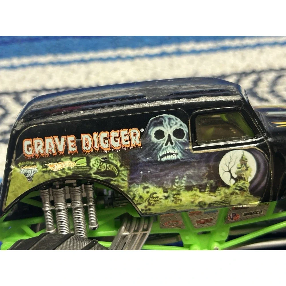 Mattel 2004 Grave Digger Diecast Body 1/24 Hot Wheels Vintage Car Monster Jam